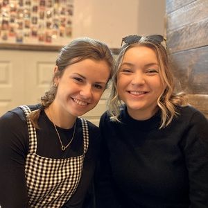 Meet your Poshers, Alison and Nell!